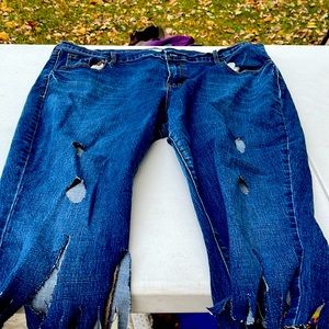 Jean shorts with holes